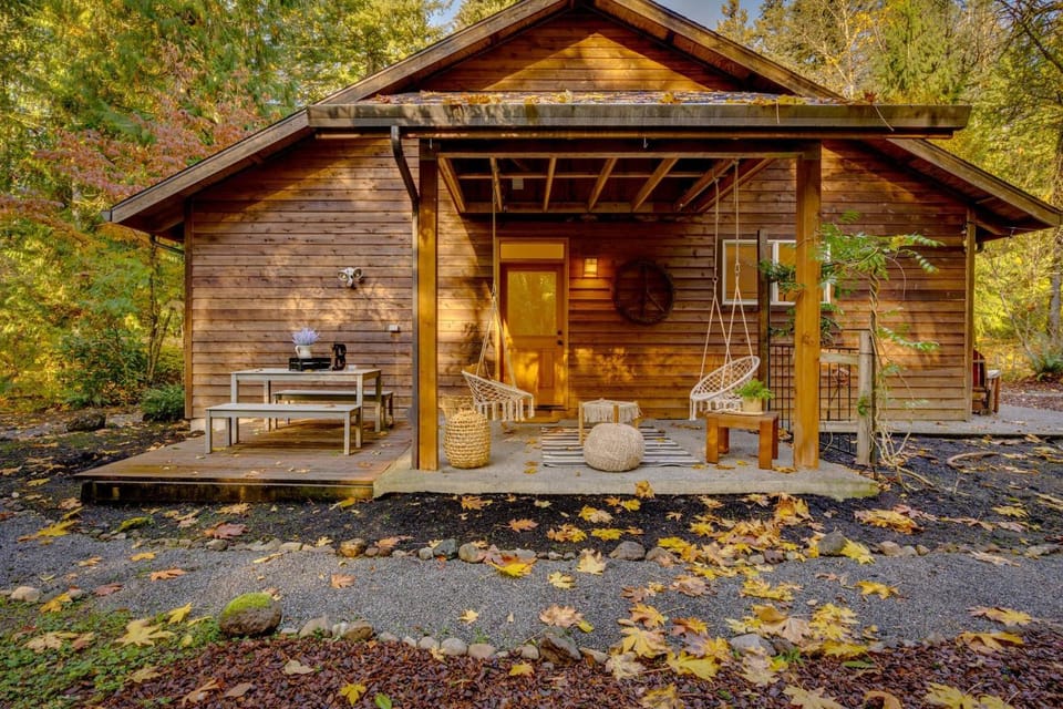 Brokenbridge Pond House in Mount Hood Village