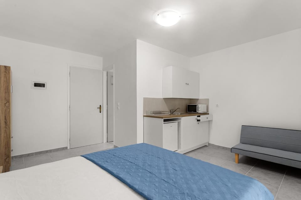 Bed, Kitchen or kitchenette, Photo of the whole room