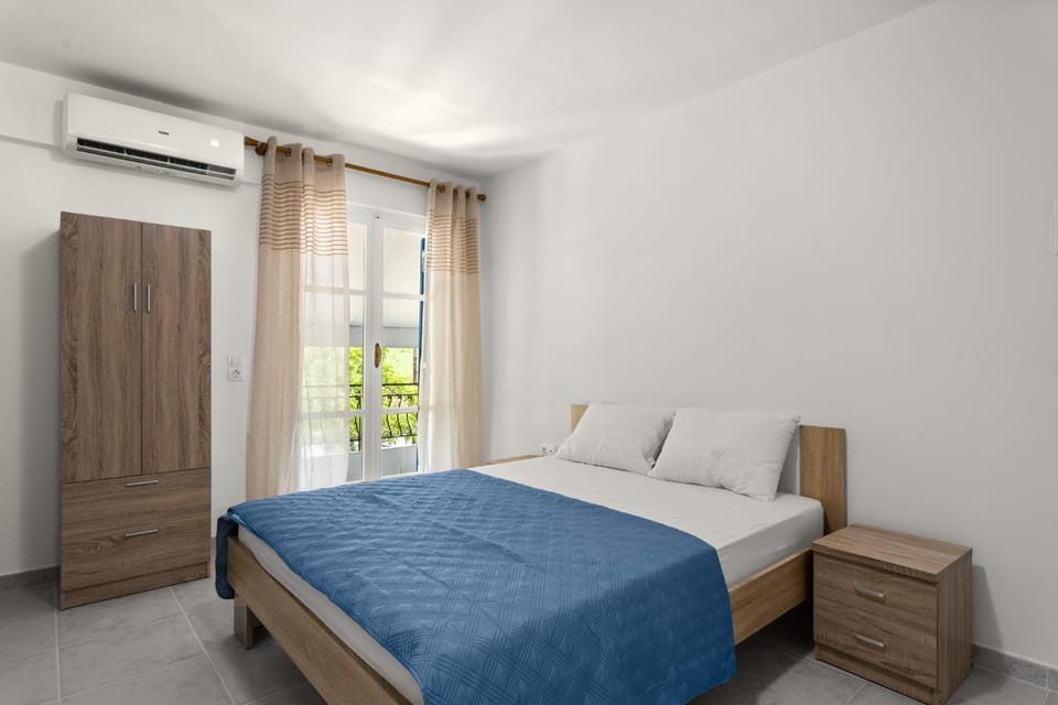 Bed, Photo of the whole room, Bedroom, wardrobe, air conditioner