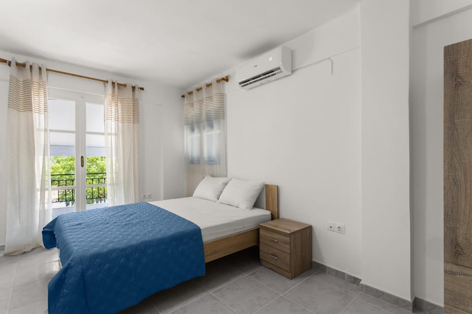 Bed, Photo of the whole room, Bedroom, air conditioner