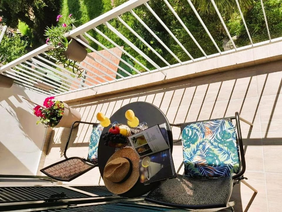 Balcony/Terrace, Garden view