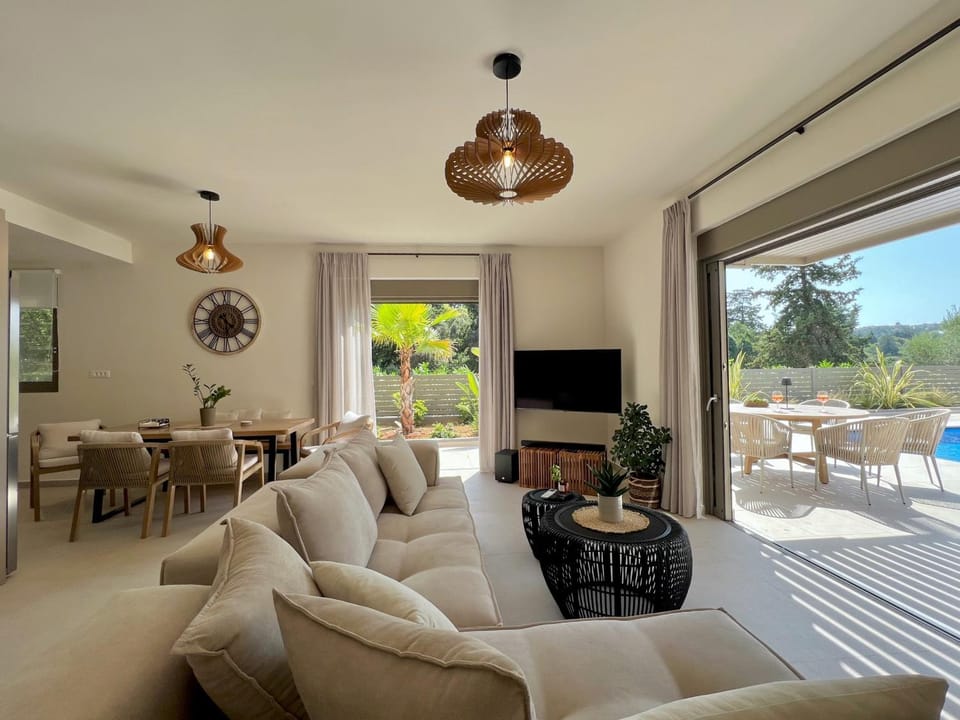 Communal lounge/ TV room, Living room