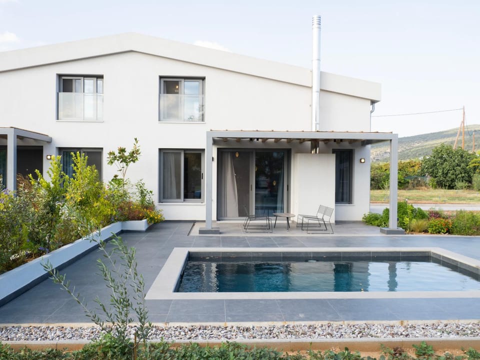 Property building, Day, Pool view, Swimming pool