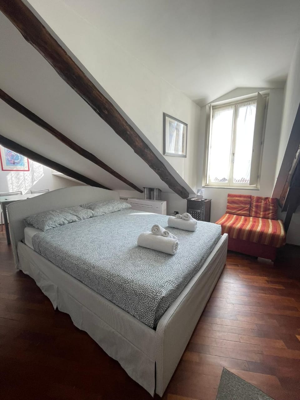 Bed, Photo of the whole room, Bedroom, towels, air conditioner