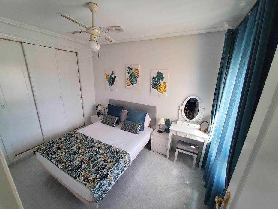 Photo of the whole room, Bedroom