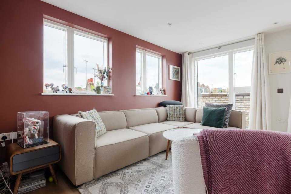 Sleek & Spacious 2BD Flat - Clapham Apartment in London