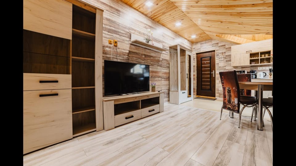 Communal lounge/ TV room, TV and multimedia, Living room