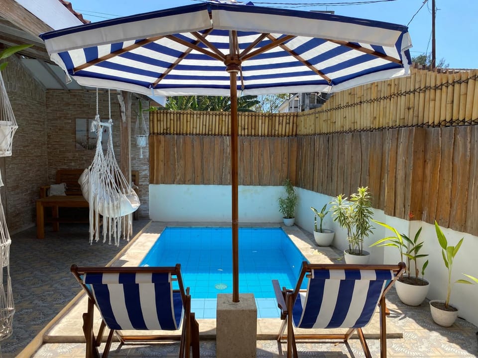 Day, Pool view, Swimming pool, sunbed