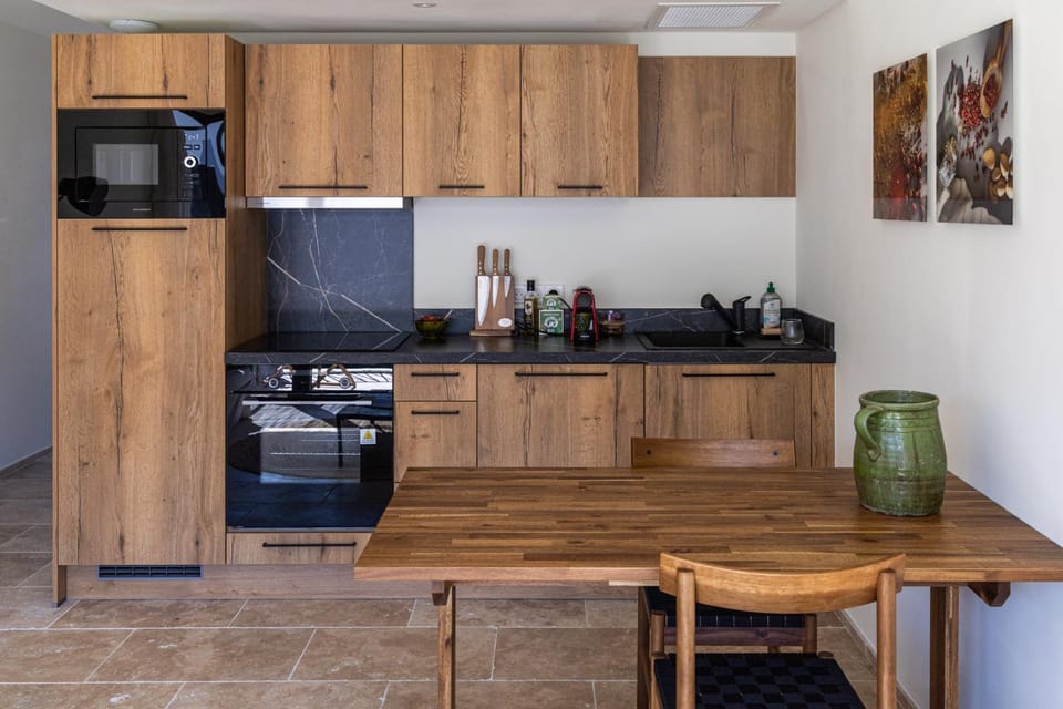 Coffee/tea facilities, Dining area, dishwasher, minibar, pet friendly, stove, toaster