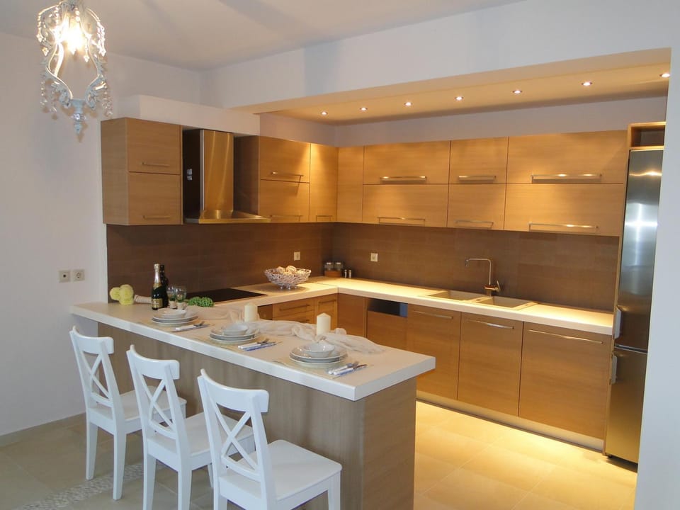 Kitchen or kitchenette, Photo of the whole room, Decorative detail, Dining area, On site