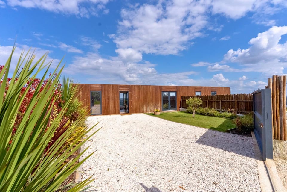 Property building, Facade/entrance, Garden, Garden view