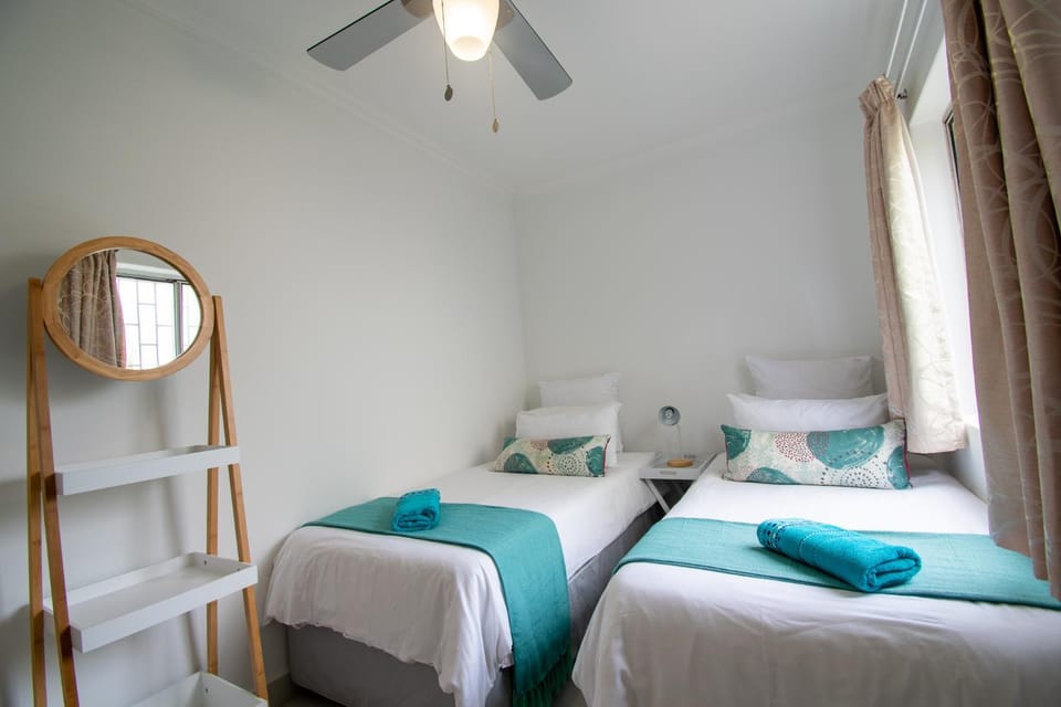 Bed, Photo of the whole room, Bedroom, fireplace, towels
