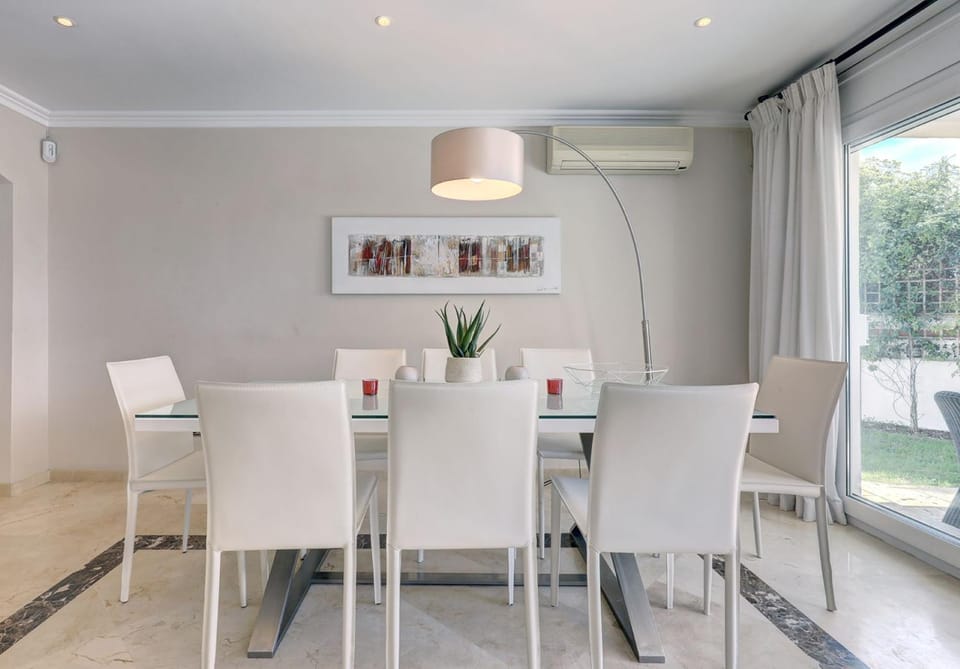 Living room, Dining area, air conditioner