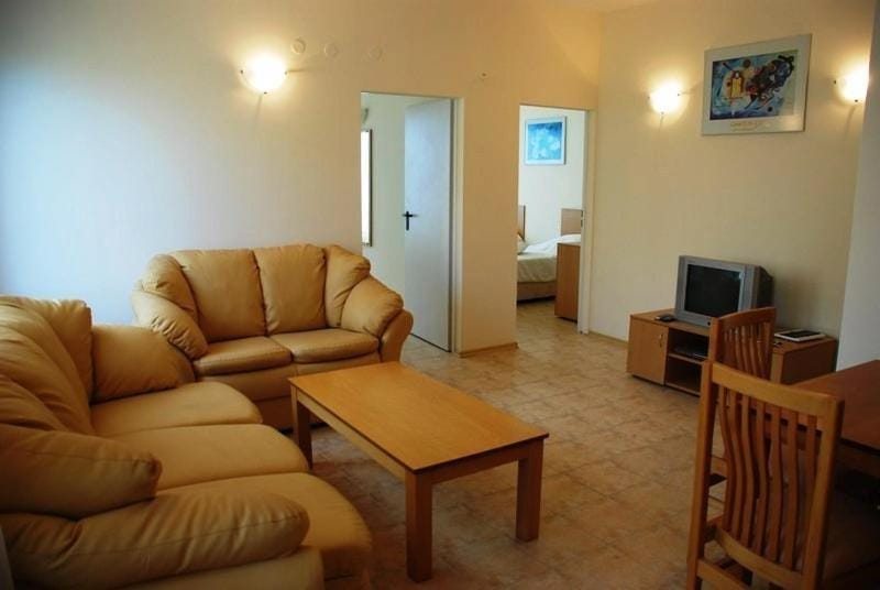 Living room, Seating area, Dining area, Meals, Lunch, Dinner