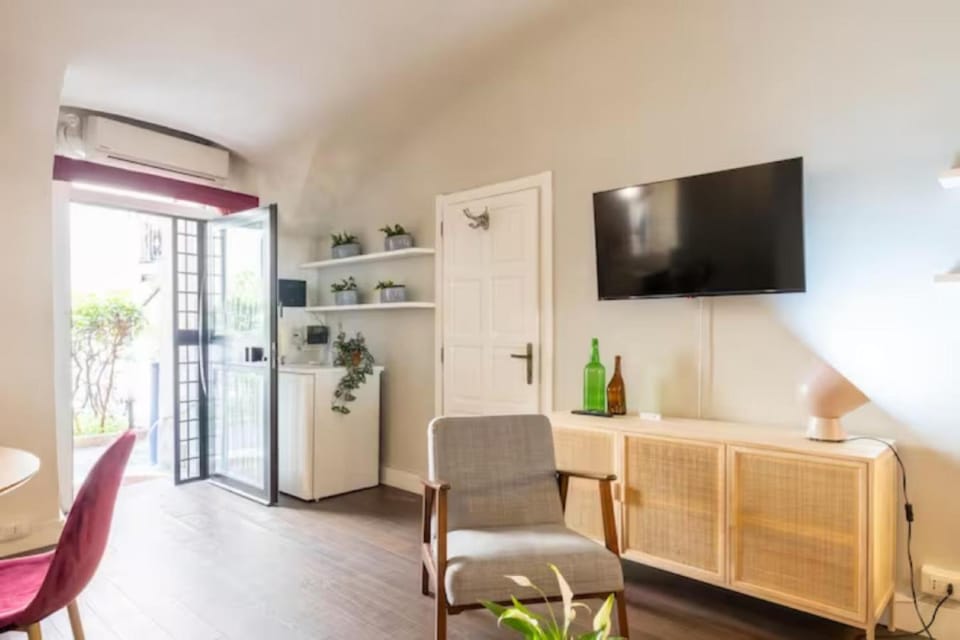 TV and multimedia, Living room, oven, air conditioner