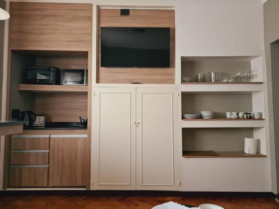 TV and multimedia, Kitchen or kitchenette, wardrobe