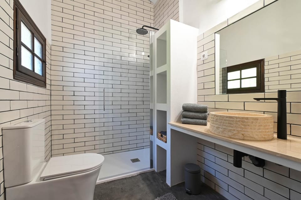 Toilet, Bathroom, towels