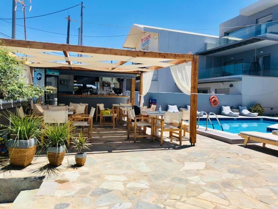 Restaurant/places to eat, Lounge or bar, Swimming pool