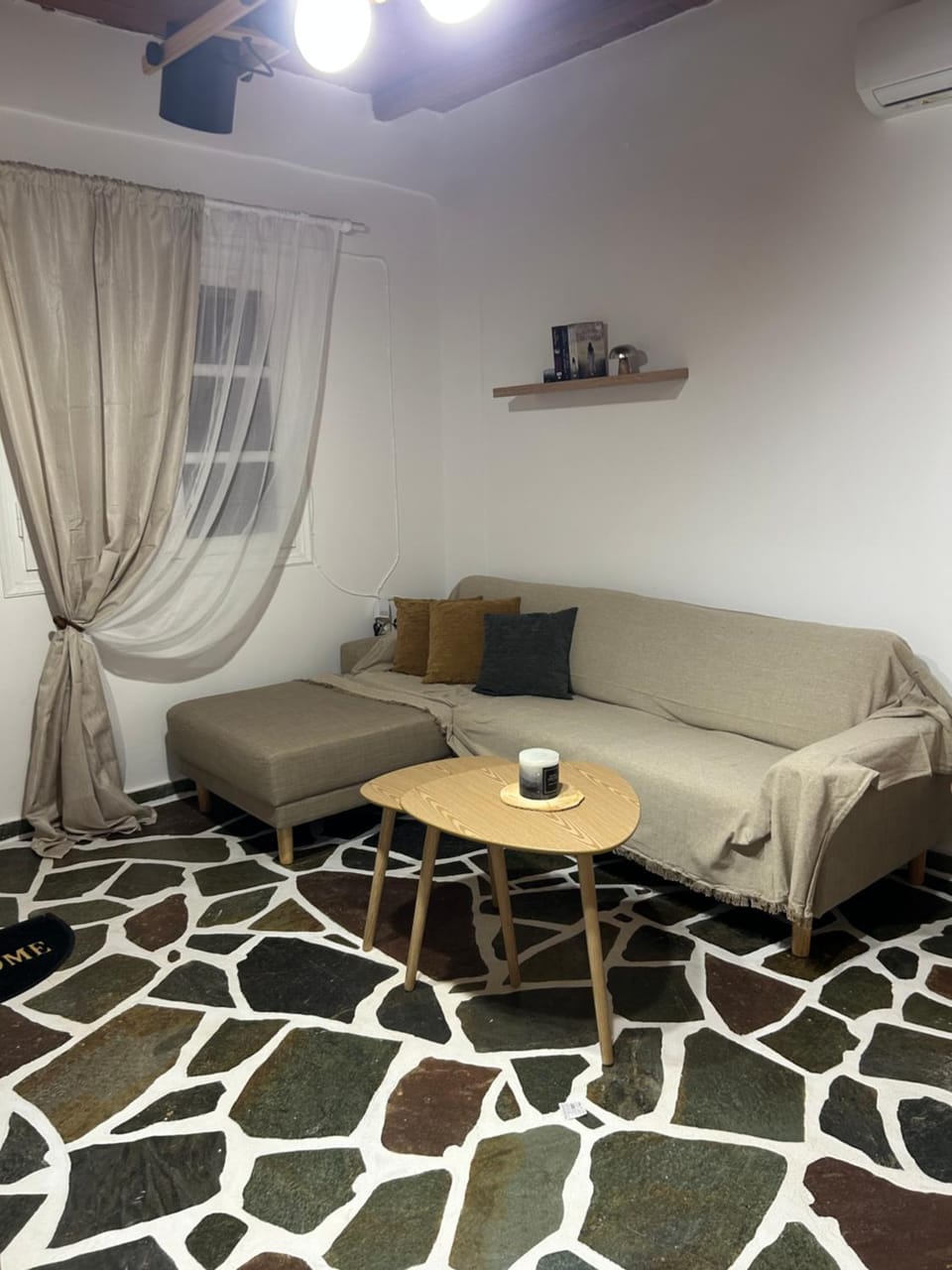 red guesthouse House in Kea-Kythnos