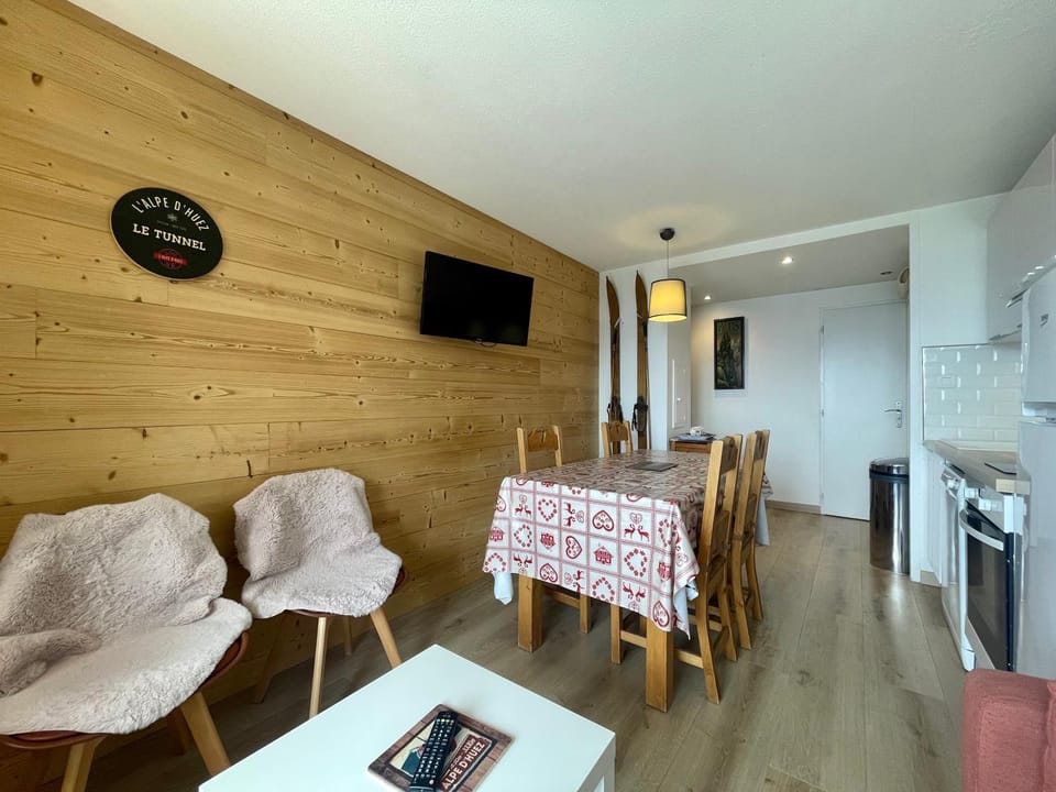 TV and multimedia, Kitchen or kitchenette, Living room