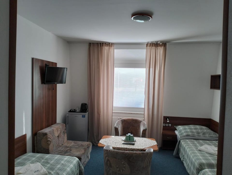 Communal lounge/ TV room, Bed, Photo of the whole room