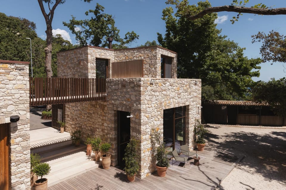 Property building, Facade/entrance, Day, View (from property/room), Lobby or reception, Guests