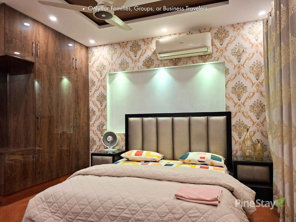 Bed, Photo of the whole room, Bedroom, towels, wardrobe, air conditioner