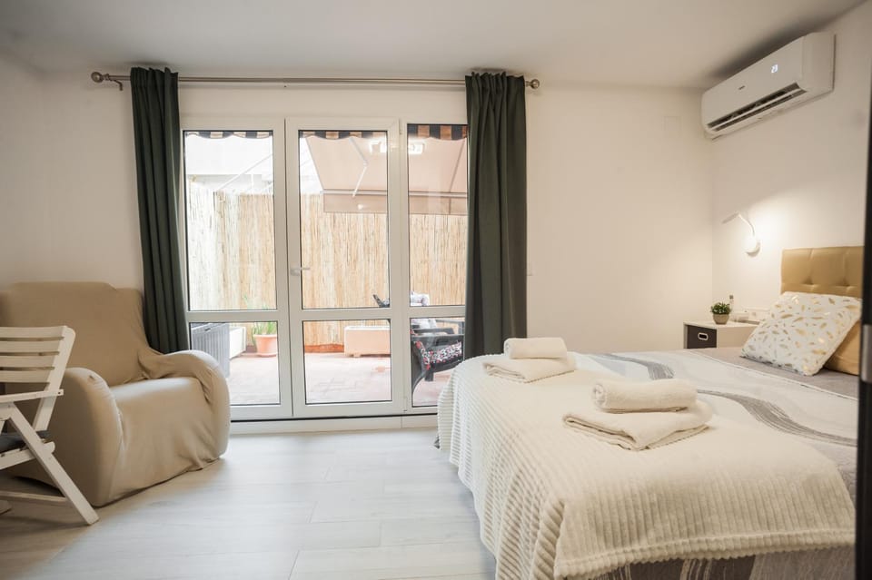 Bed, Bedroom, air conditioner