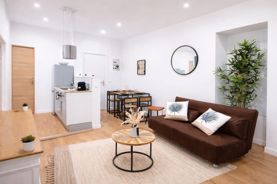 Kitchen or kitchenette, Living room, Seating area, Dining area, oven, stove