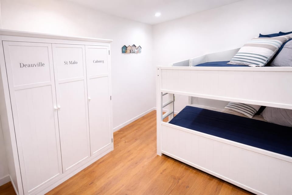 Bed, Photo of the whole room, Bedroom, bunk bed, wardrobe