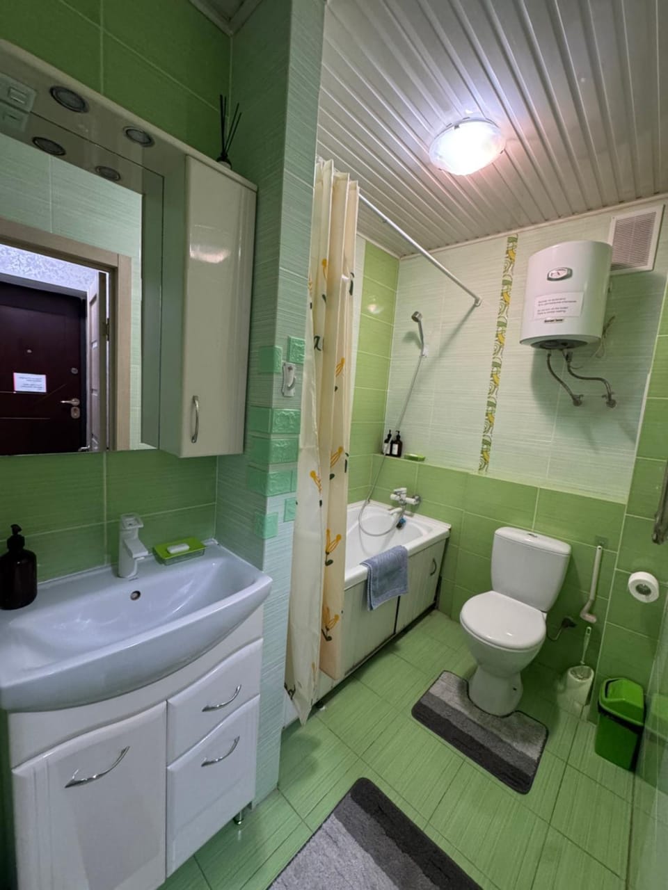 Shower, Toilet, Bathroom, Bath, towels