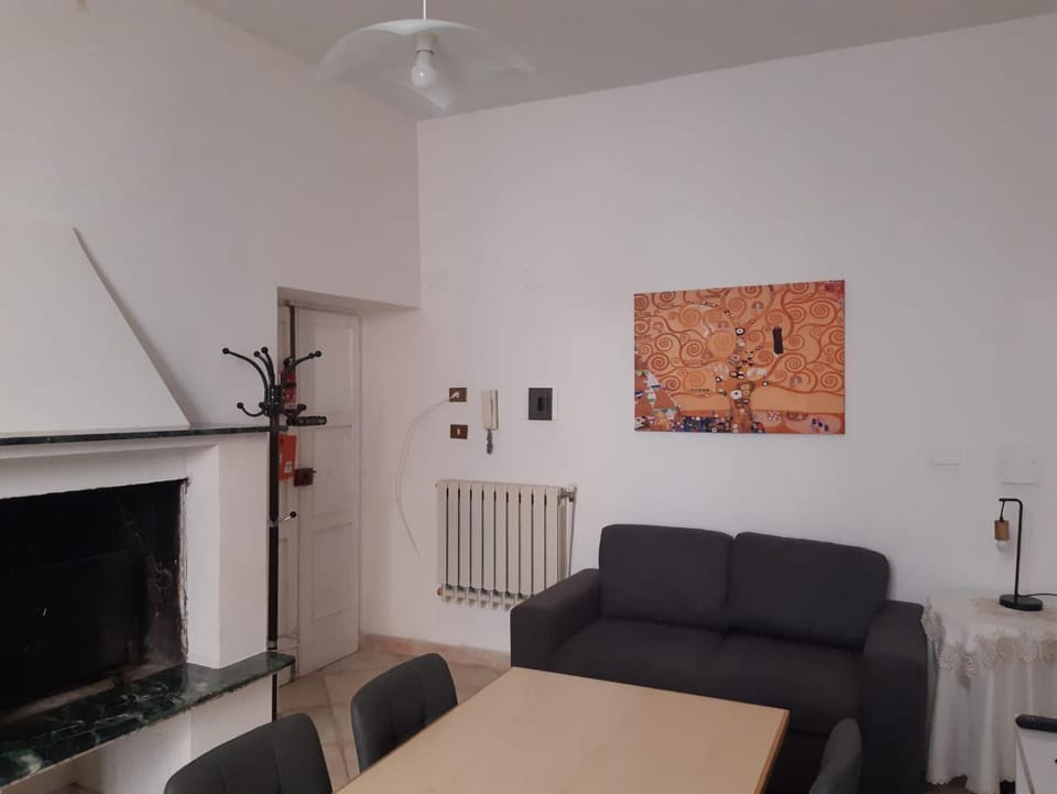 Appartamento Centro Storico con balcone e camino - Tarquinia Apartment in Tarquinia