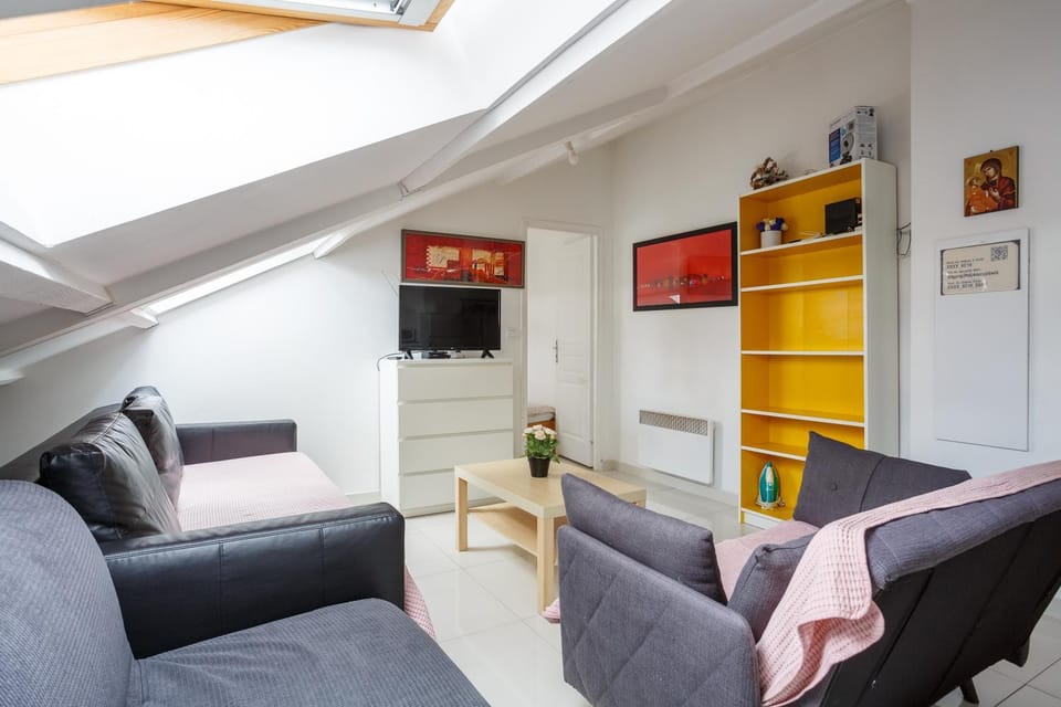 Le blanc droit 3éme étage droite 23A Apartment in Île-de-France