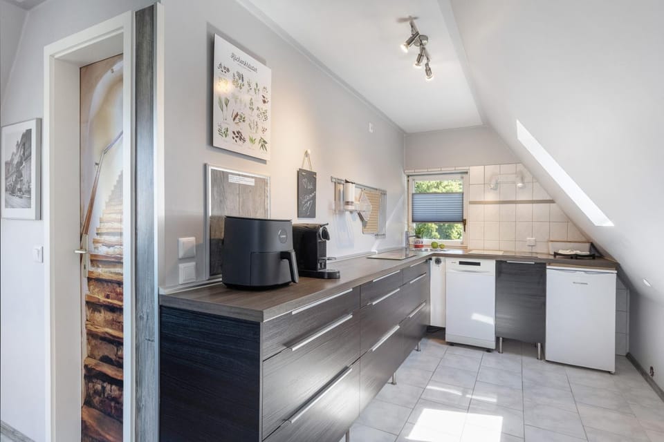 Property building, Kitchen or kitchenette, Living room