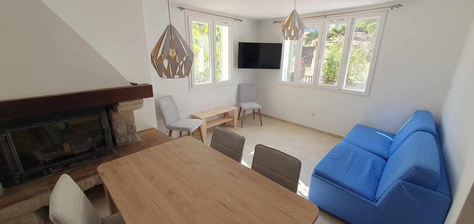 TV and multimedia, Living room, Seating area