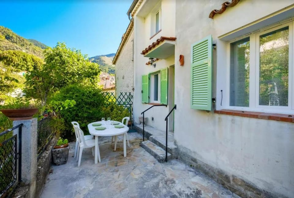 Natural landscape, Balcony/Terrace, Dining area, Mountain view