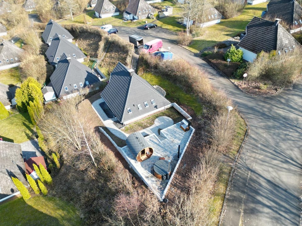 Property building, Spring, Day, Neighbourhood, Natural landscape, Bird's eye view, Garden, Garden view