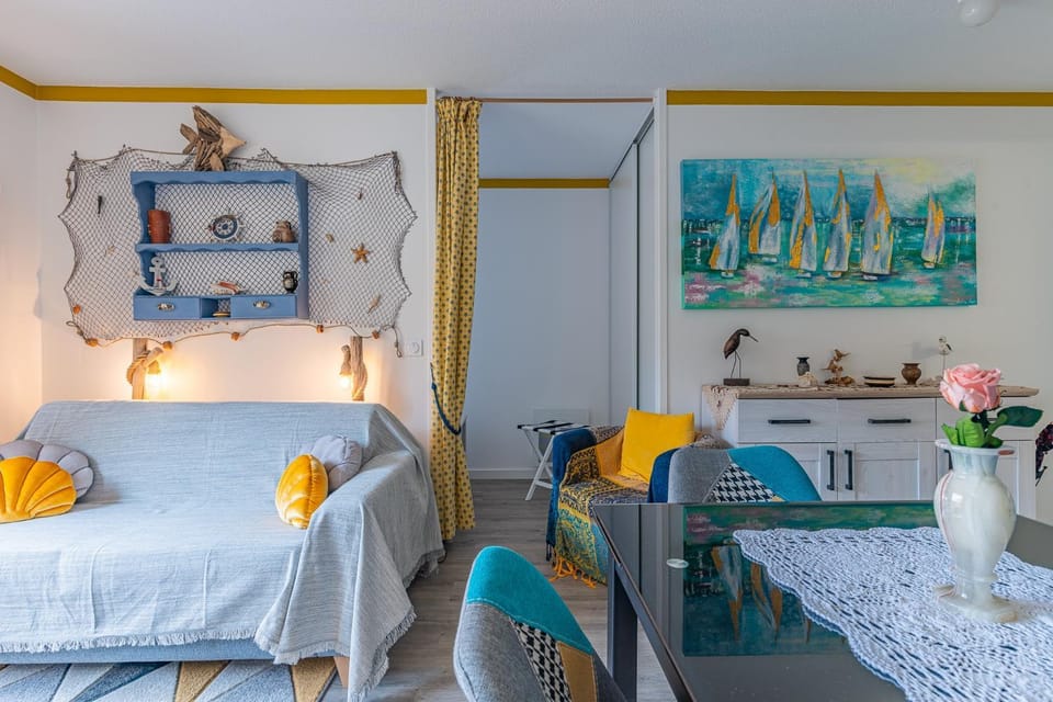 Living room, Bedroom