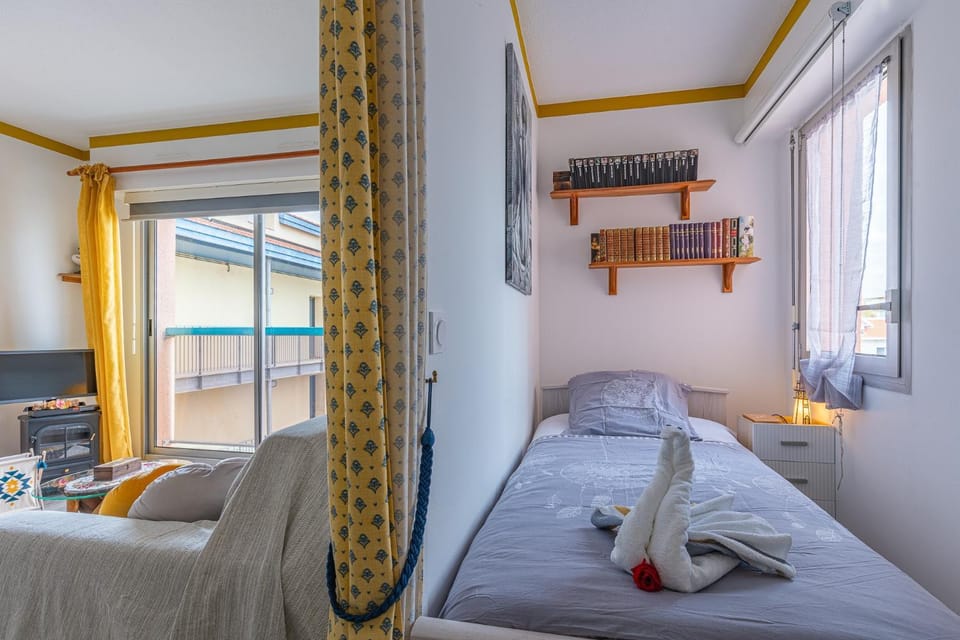 Property building, Living room, Bedroom