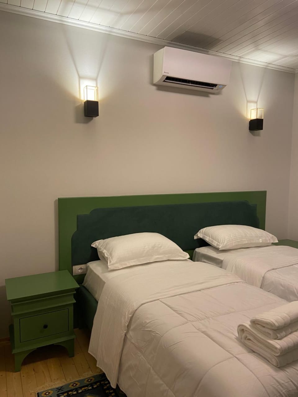 Bed, Bedroom, air conditioner