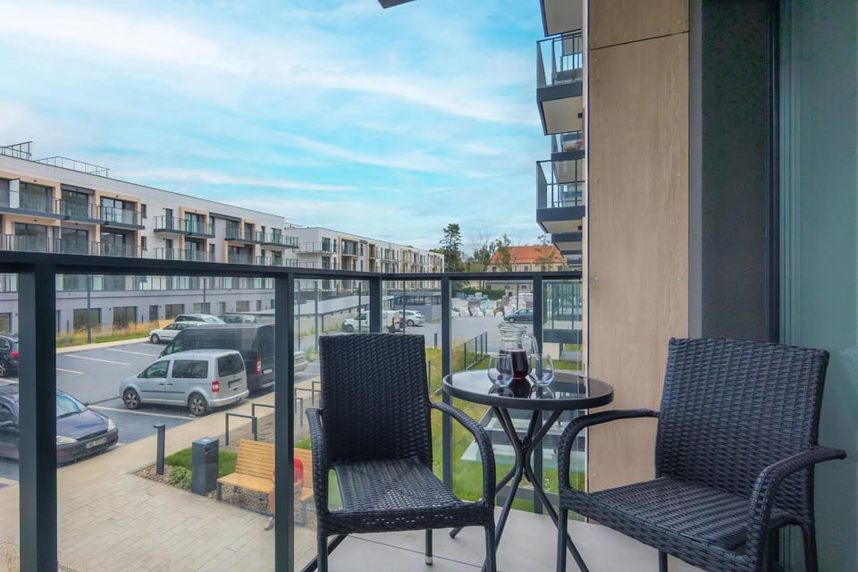 Property building, View (from property/room), Balcony/Terrace, Parking