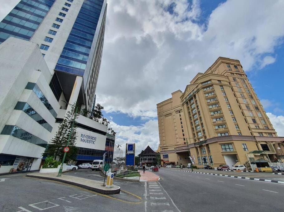 Riverbank Suites Waterfront River View Walk to Old Town A2 Apartment in Kuching