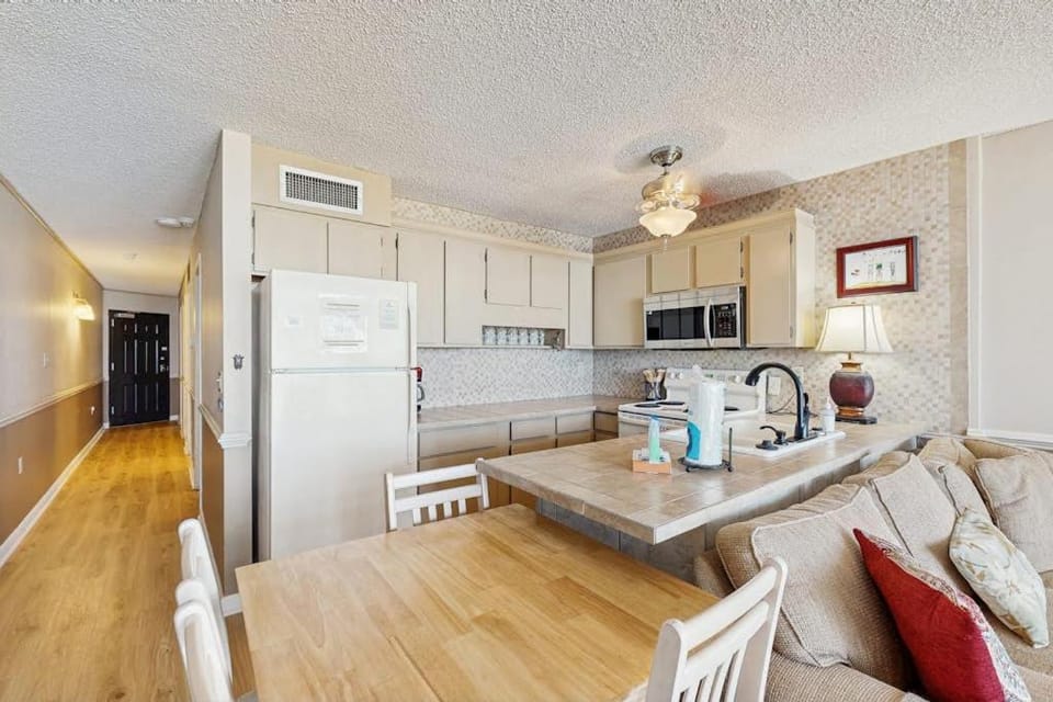 Royal Gardens Beach Front Condominium Apartment in Garden City