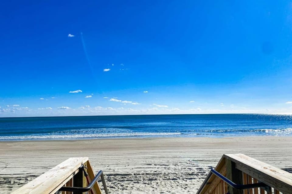 Royal Gardens Beach Front Condominium Apartment in Garden City
