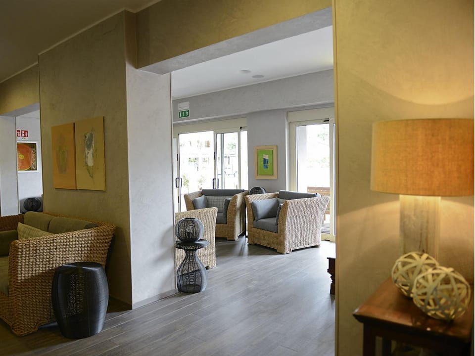 Communal lounge/ TV room