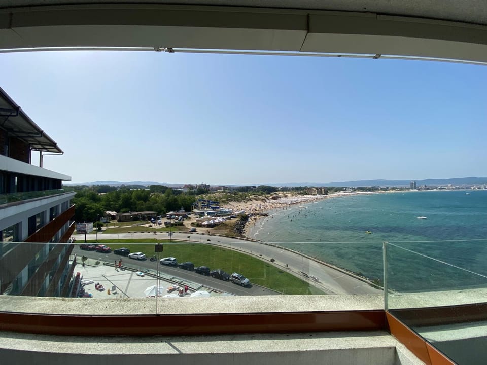 Communal lounge/ TV room, Day, Bird's eye view, View (from property/room), Balcony/Terrace, Beach, Sea view
