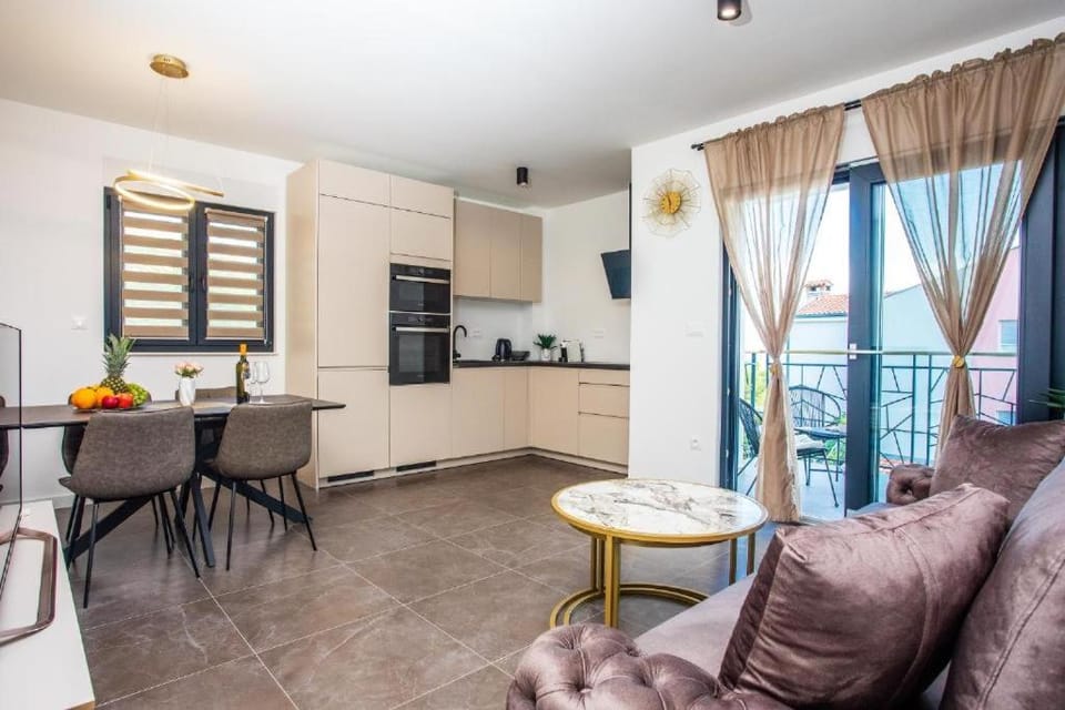 Apartman sa prekrasnim pogledom,potpuno opremljen za 4 osobe Apartment in Podstrana