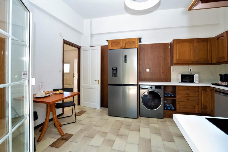 Kitchen or kitchenette, Dining area, dishwasher, washing machine, dryer