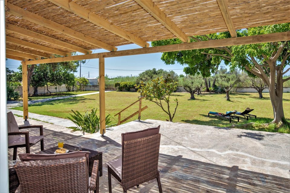 Patio, Day, Natural landscape, Garden, Balcony/Terrace, Garden view