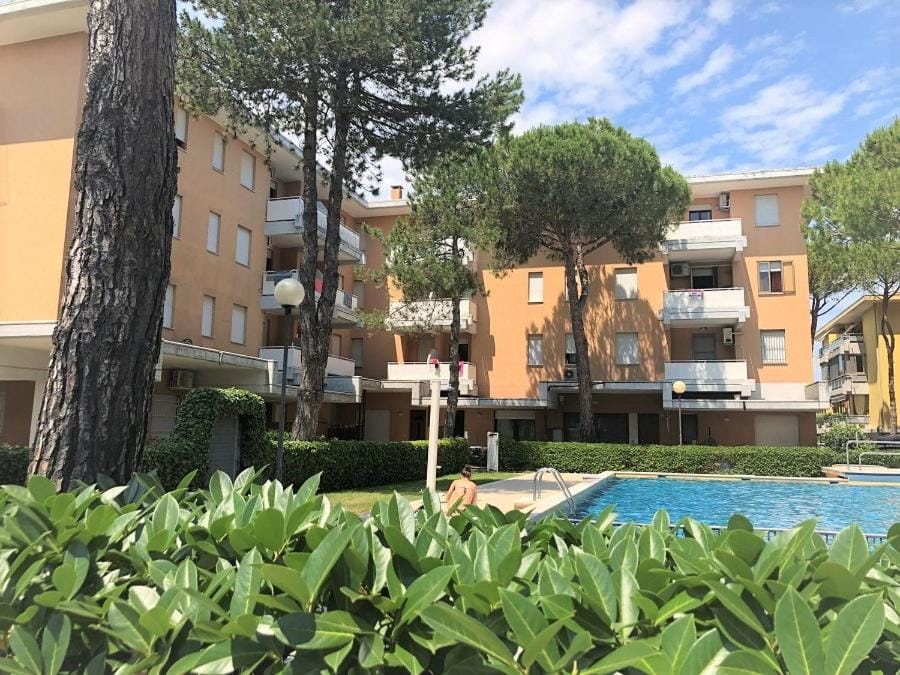 Property building, Swimming pool